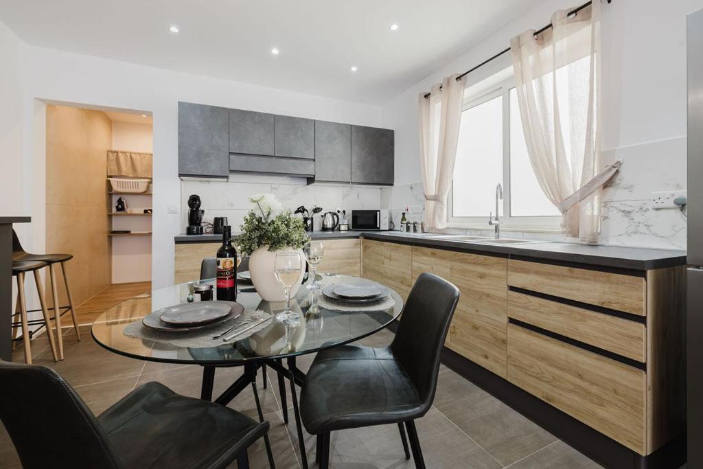 Lovely Penthouse In St Paul's By Homely - B&B