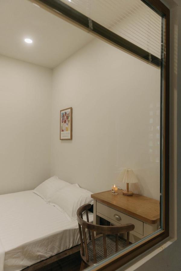 Habitación con cama extragrande.