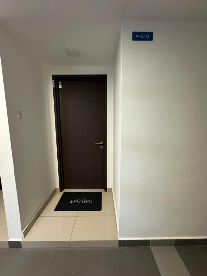 Qila Homestay at DESARU UTAMA - Chambres d'hôtes Bandar Penawar