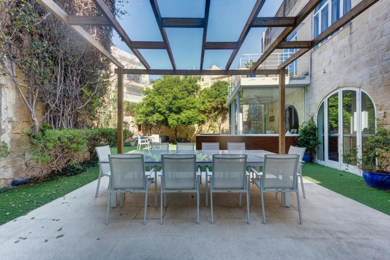 Stunning 5BR Villa with private pool & terrace by 360 Estates - B&B