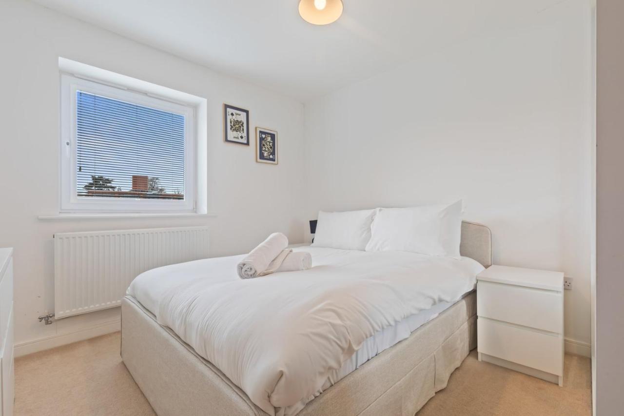 Spacious and Modern 2BR Stay Free Parking and WiFi - Chambres d’hôtes Birmingham