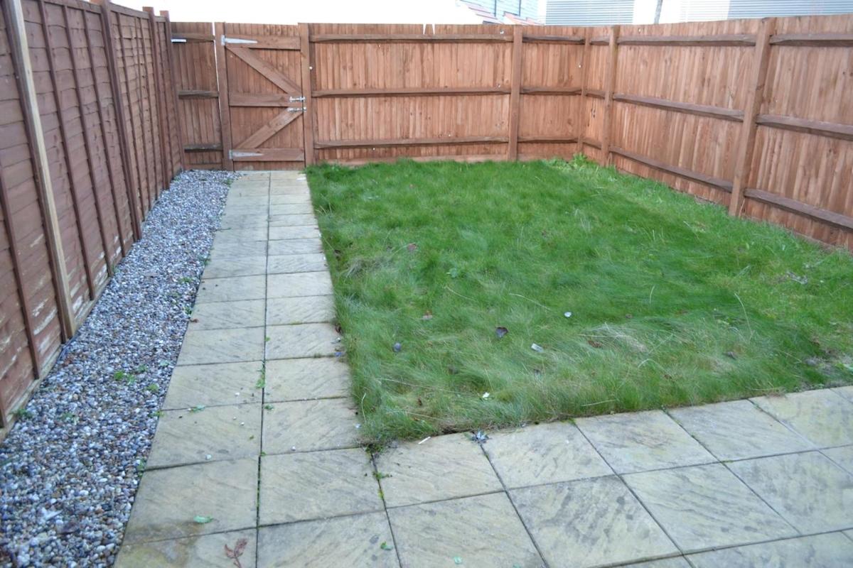 Spacious 3 Bedroom HOUSE in Dartford,London Zone 8 - Chambres d'hôtes Dartford