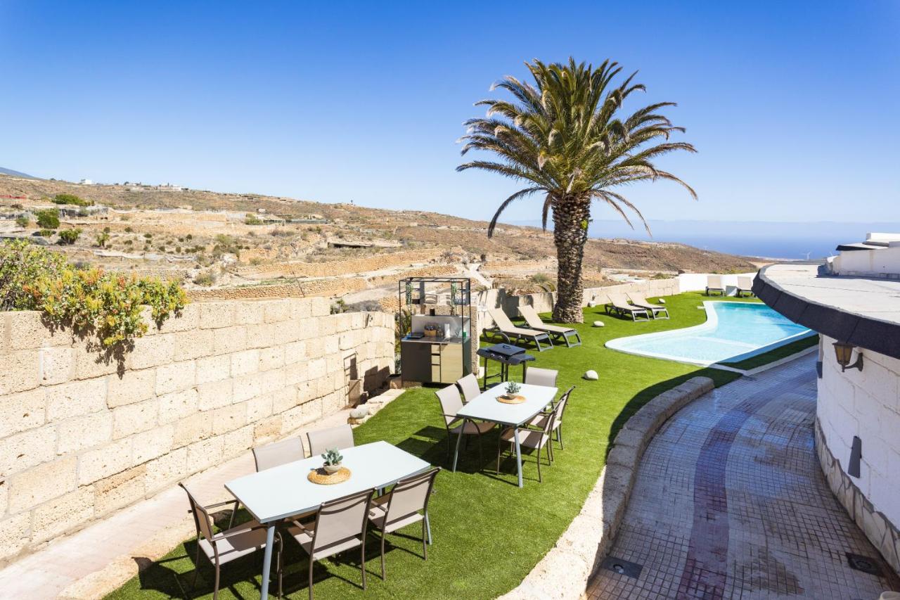 Oasis Tenerife Rentals con Piscina climatizada, Cocina exterior y Barbacoa - Bed and Breakfast El Draguito