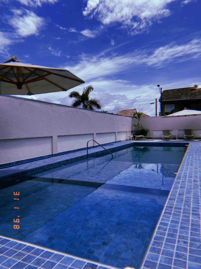 sea front apartment with pool for 6 people - B&B Matinhos