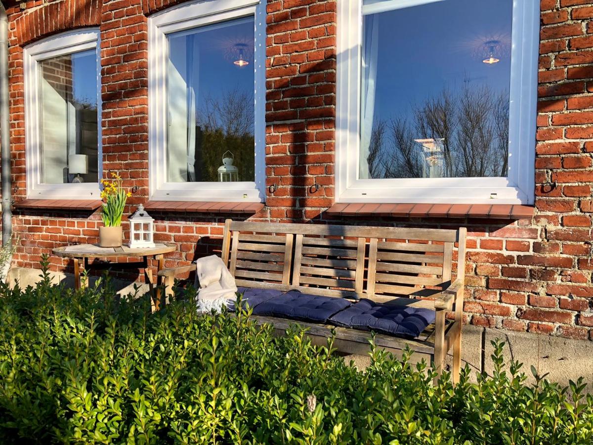 Krischan - ruhige FeWo mit Garten, nur 5 km zum Strand - B&B