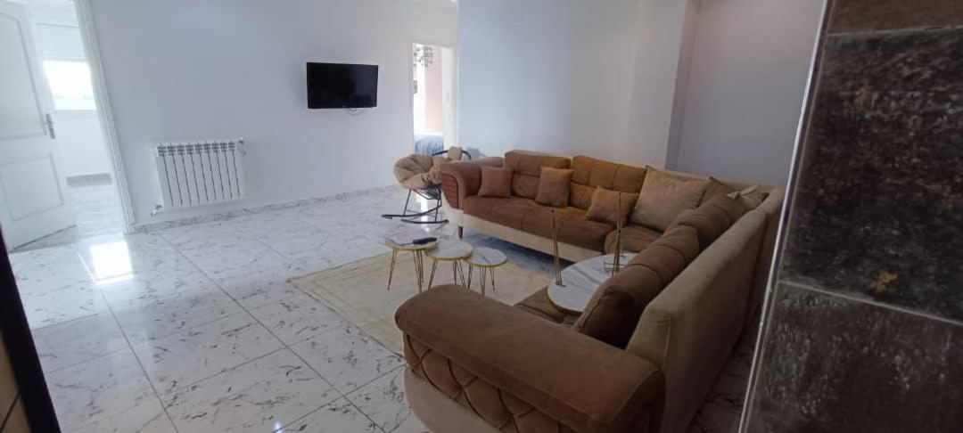 Appartement Grand Lux, Jaccuzi, Proche Aeroport - Chambres d'hôtes Reghaïa