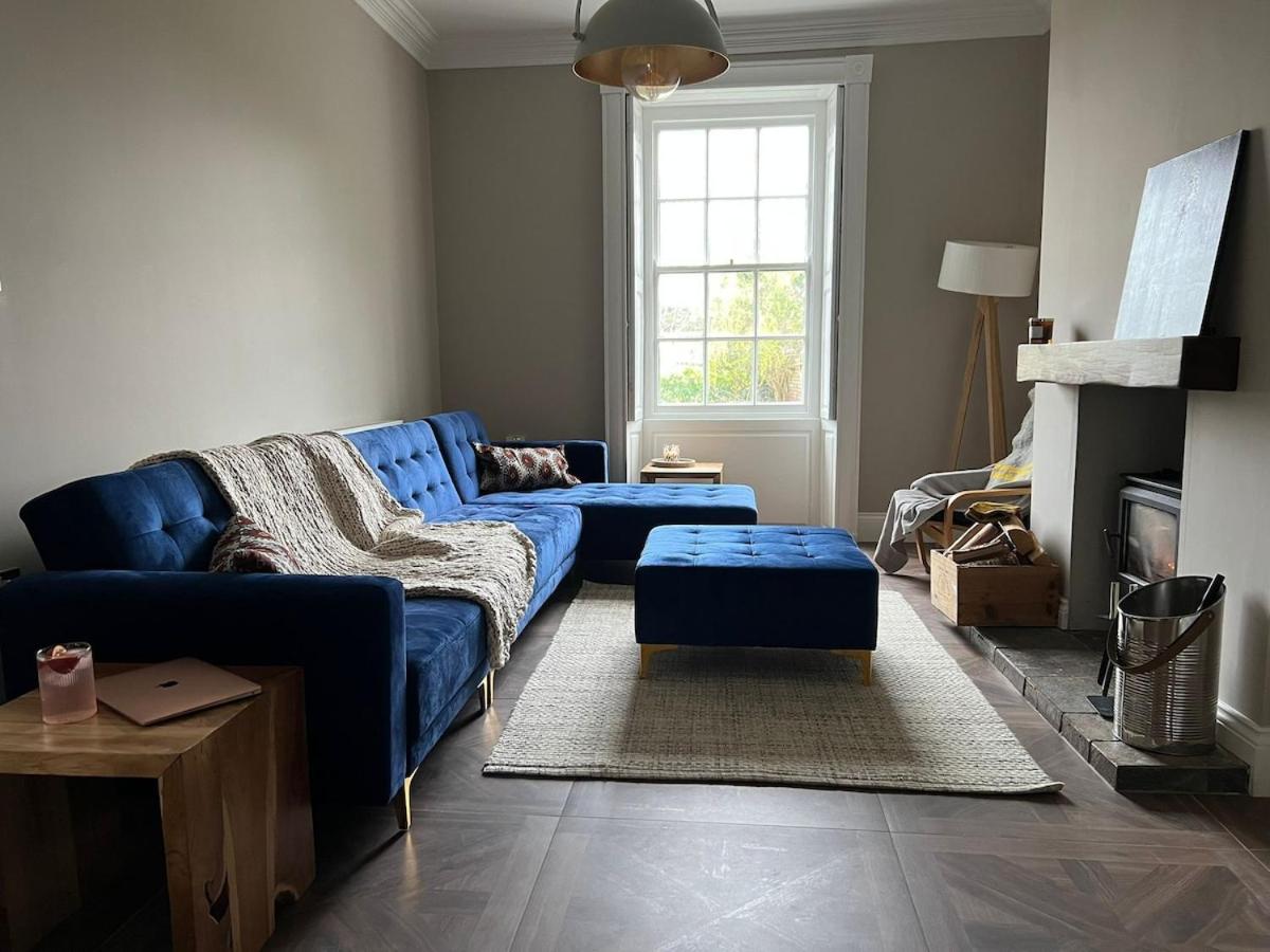 Georgian house with hot tub right on the River! - B&B Tadcaster