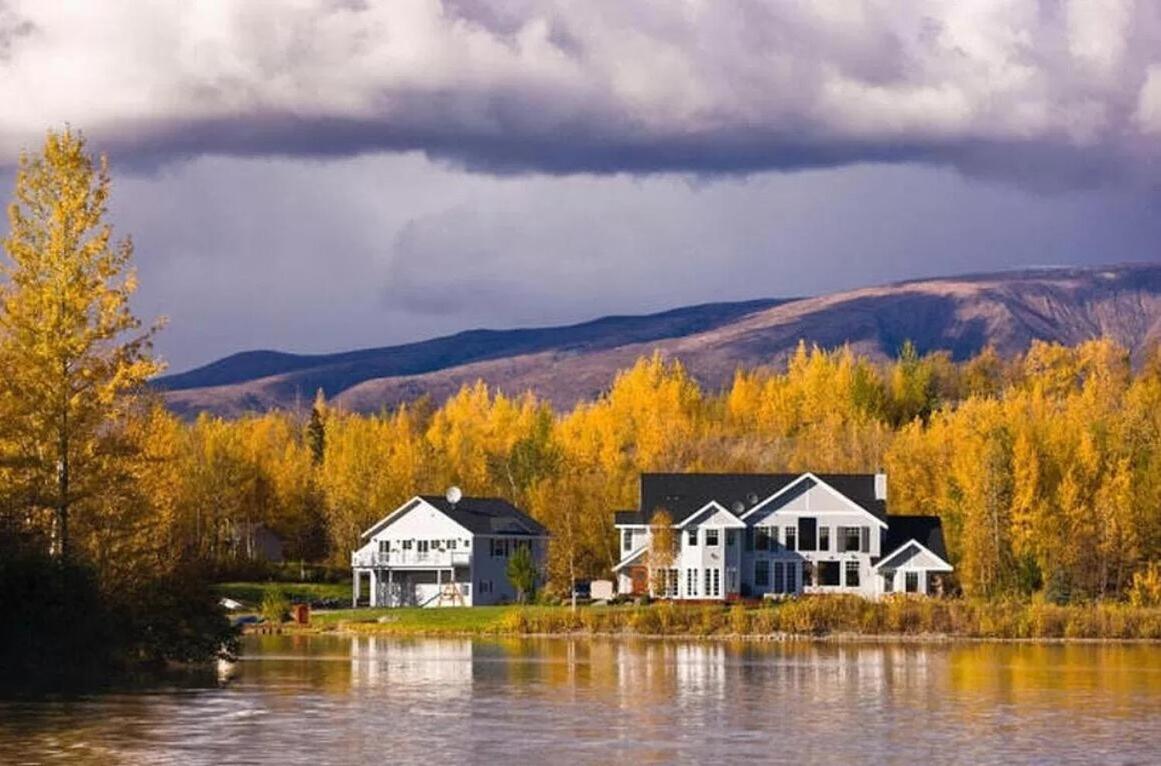 Lakeside Boathouse - B&B Wasilla