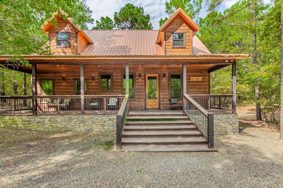 Rustic Paradise Pool Table, Hot Tub, Sleeps 12 - B&B Broken Bow