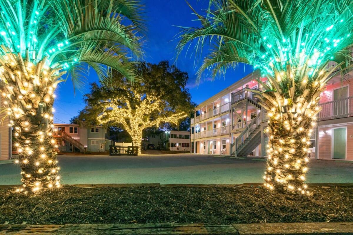TreeHouse Lodge Walk to Beach Pet-Friendly 104 - B&B Myrtle Beach