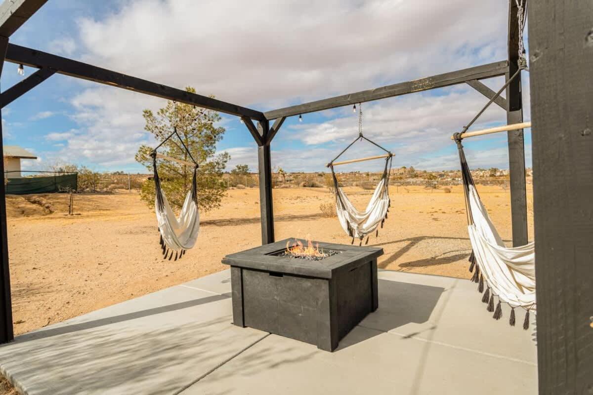 J-Tree Bungalow with Large Hot Tub Views Patio - Ferienwohnung Joshua Tree