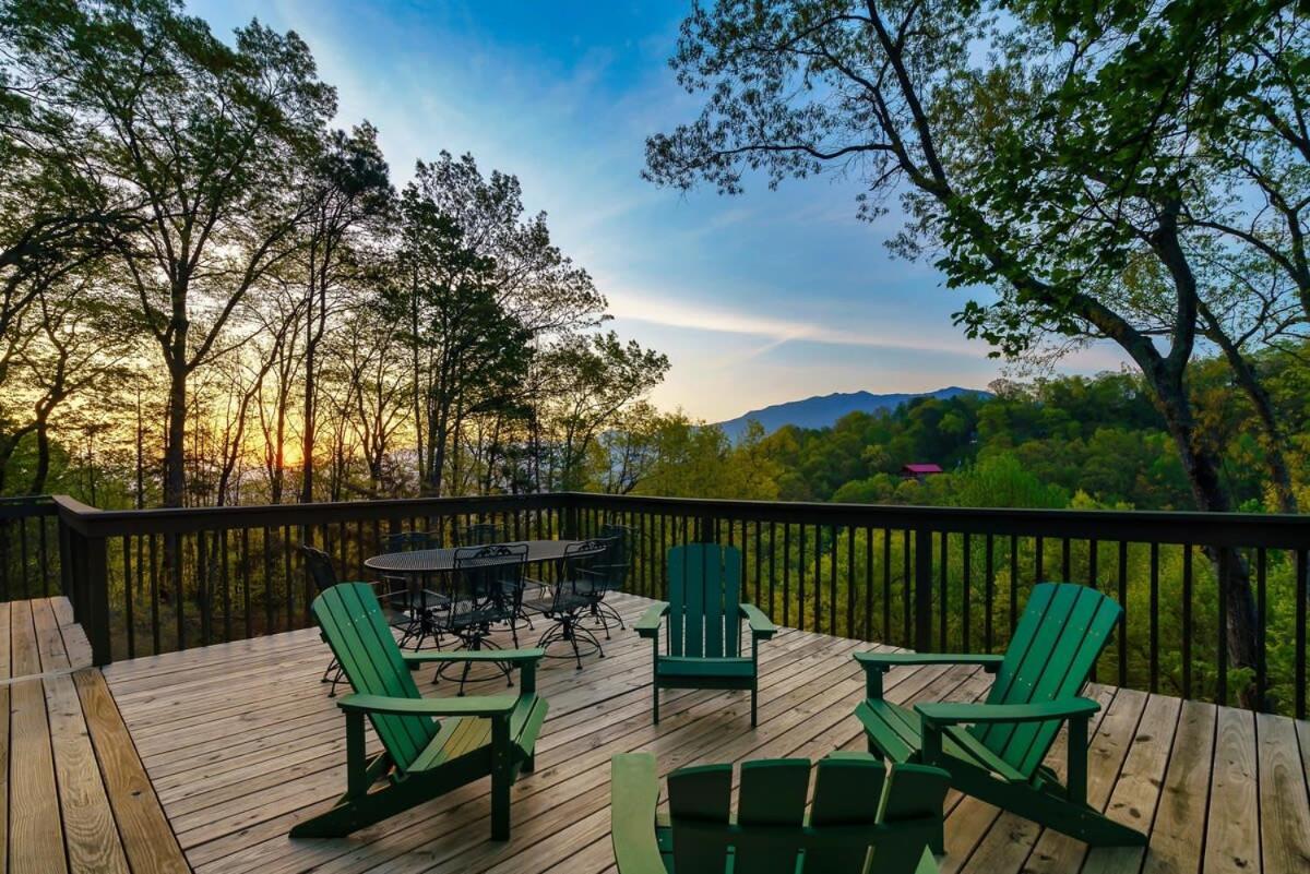 Great Views Game Room - Hot Tub - Fire Pit - B&B Gatlinburg