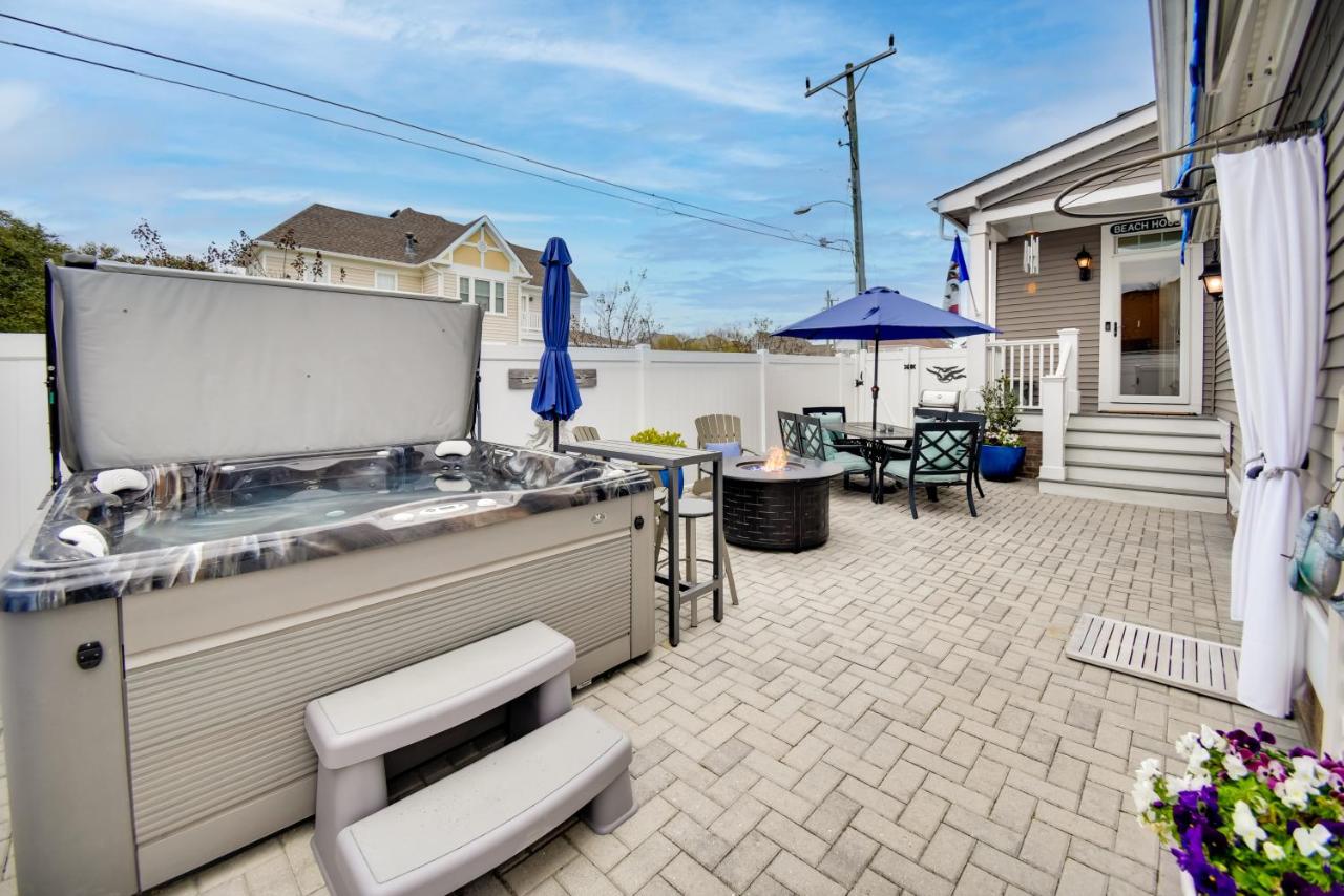 Spacious Norfolk Home with Private Hot Tub! - B&B