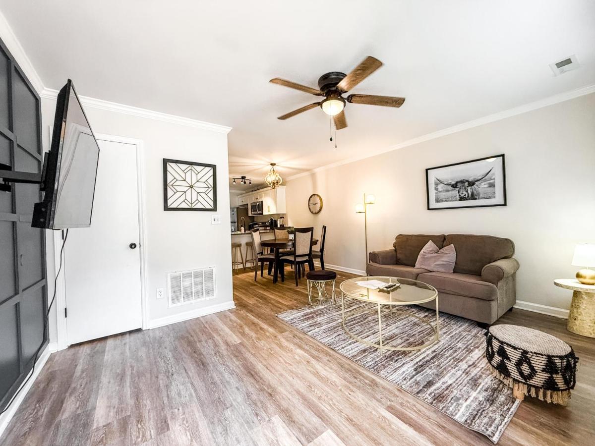 2 bd townhome near DT Raleigh - B&B