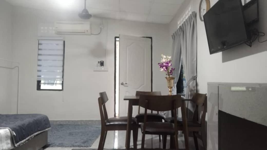 D'Orkid Homestay Kebun baru - B&B