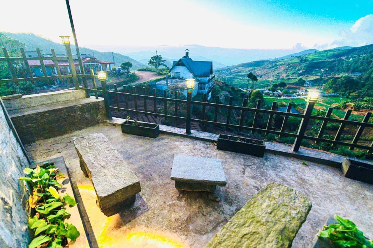Apartment with Mountain View