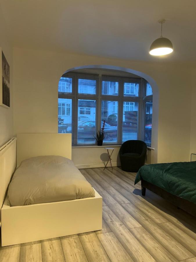 Spacious modern apartment in South Croydon - B&B
