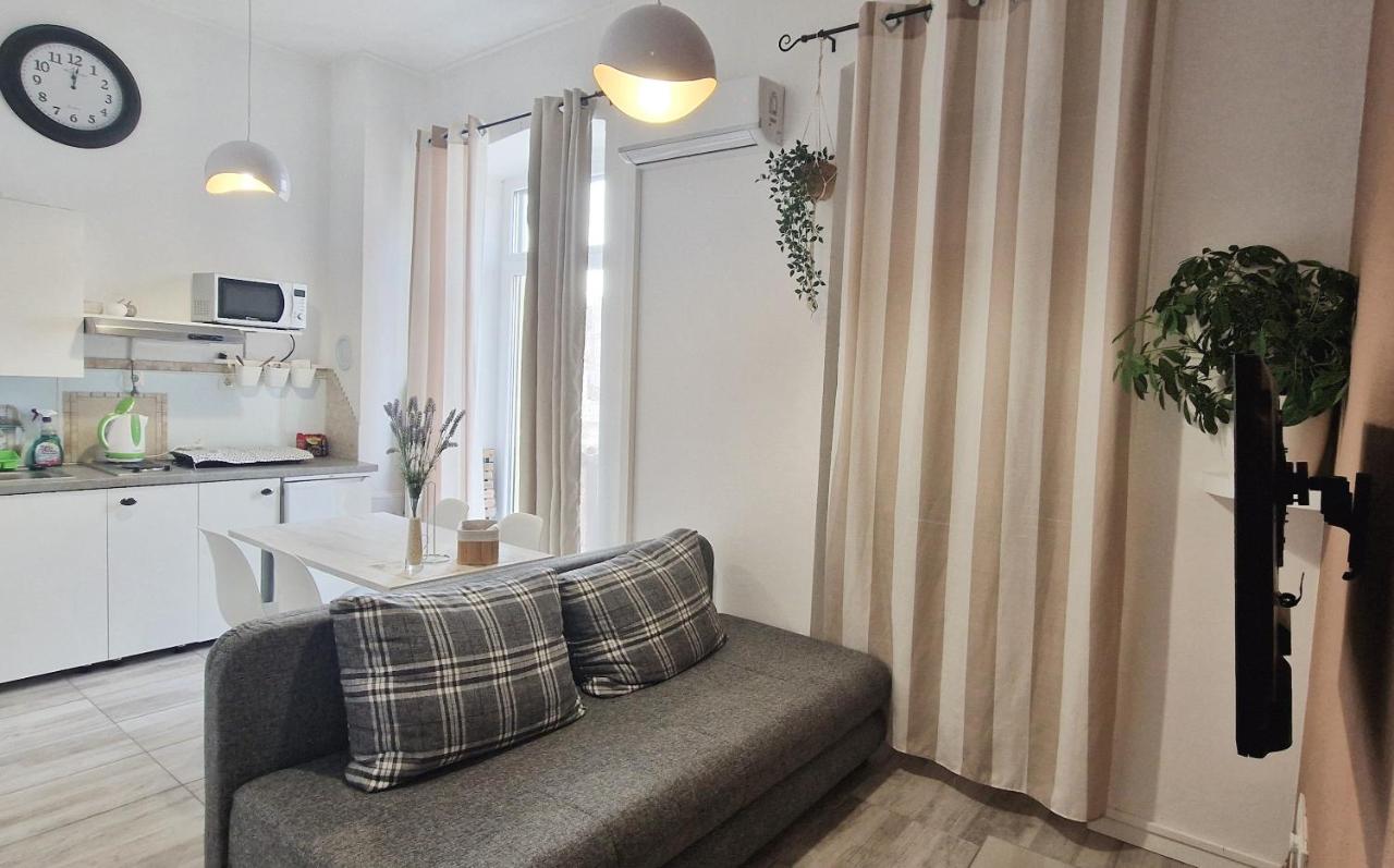 Apartment Megy with balcony in city center - B&B