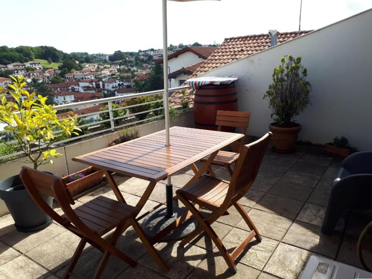 Appartement Moderne Centre Ville Hendaye avec Terrasse et Parking - FR-1-2-302 - B&B
