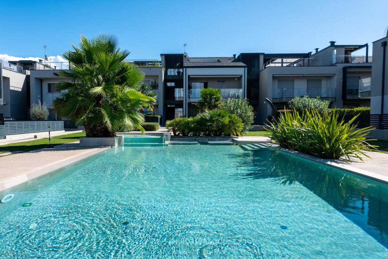 SB Sweet Apartment with Pool - Chambres d’hôtes Peschiera del Garda