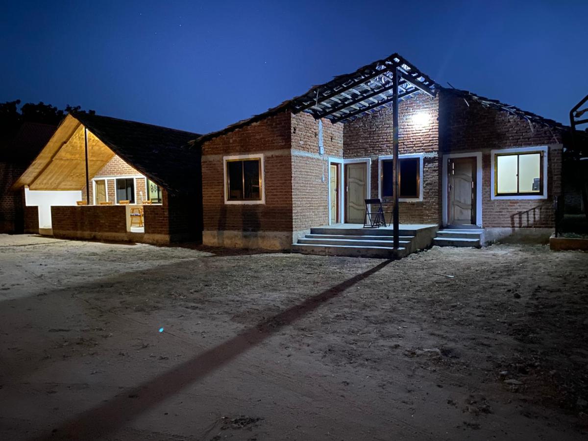 PRIDE LANDS SAFARI LODGE - B&B Mikumi