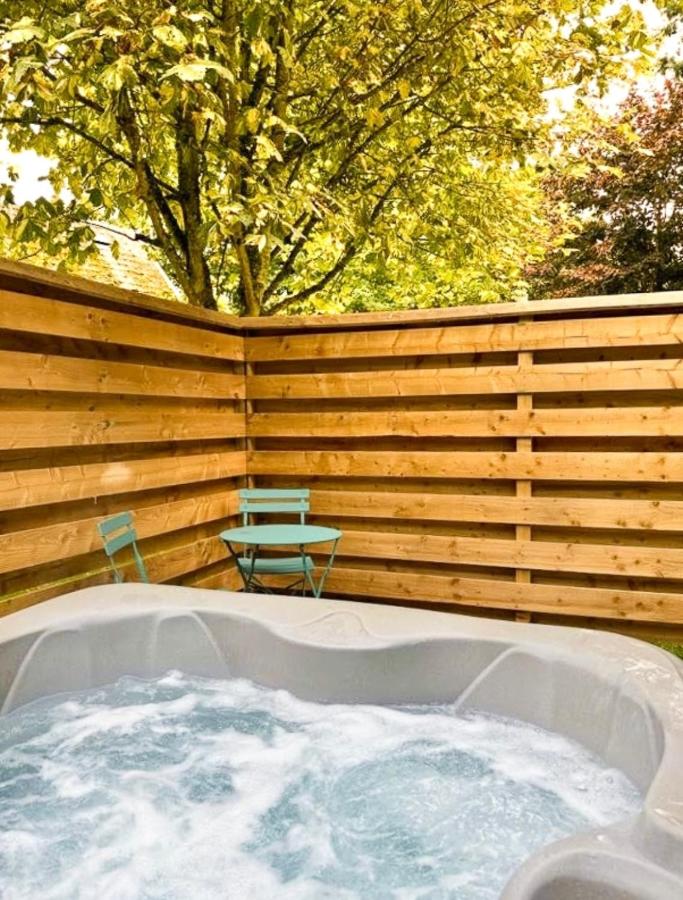 Lugh 9 - Hot Tub-Perth-Pets-Luxury-Hunting Tower - Bed and Breakfast