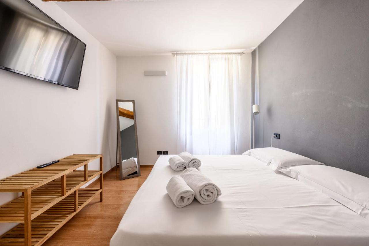 Emilia Studios 8 - Bed and Breakfast