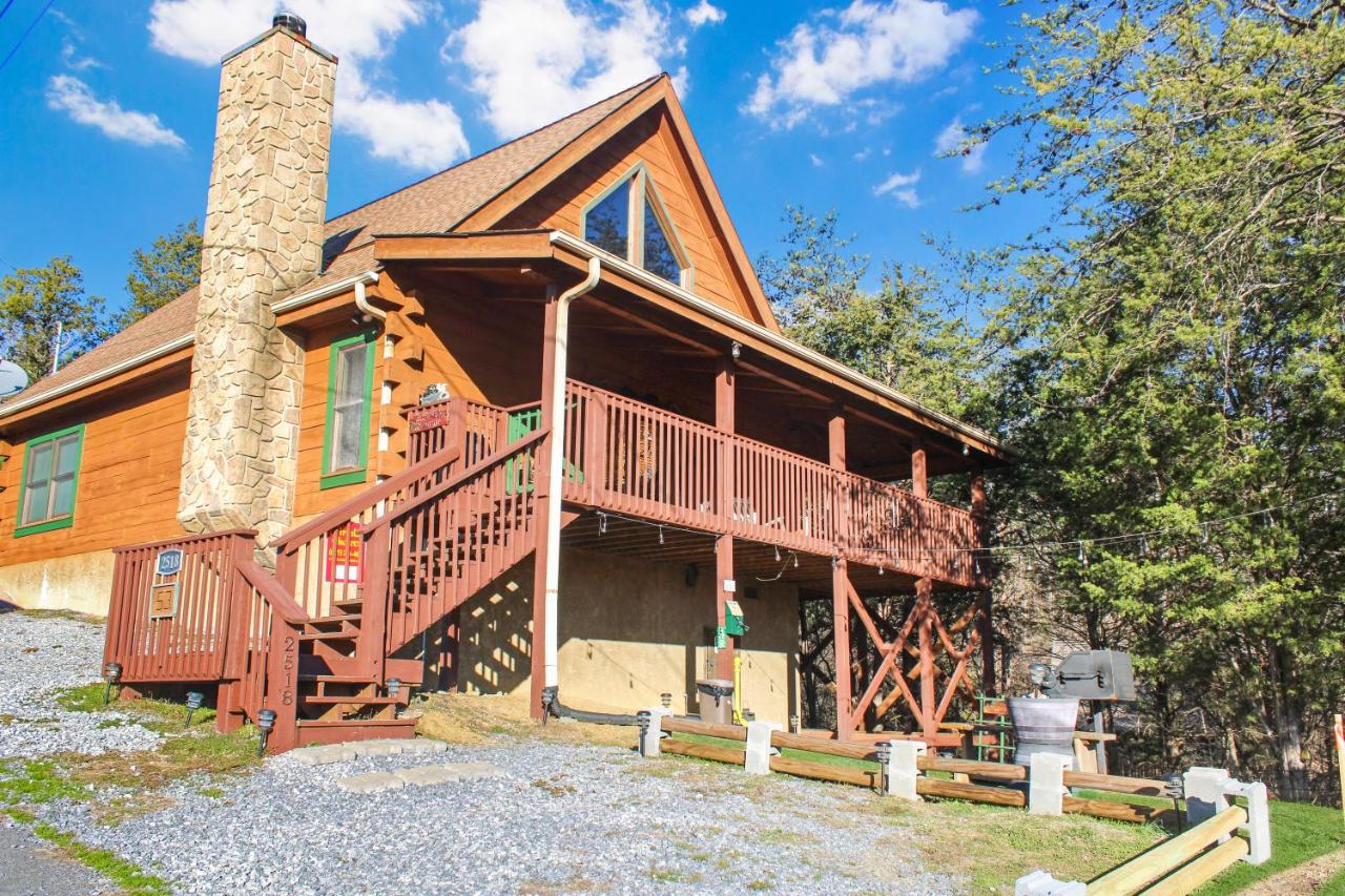 Baby Bear Cabin - B&B Sevierville