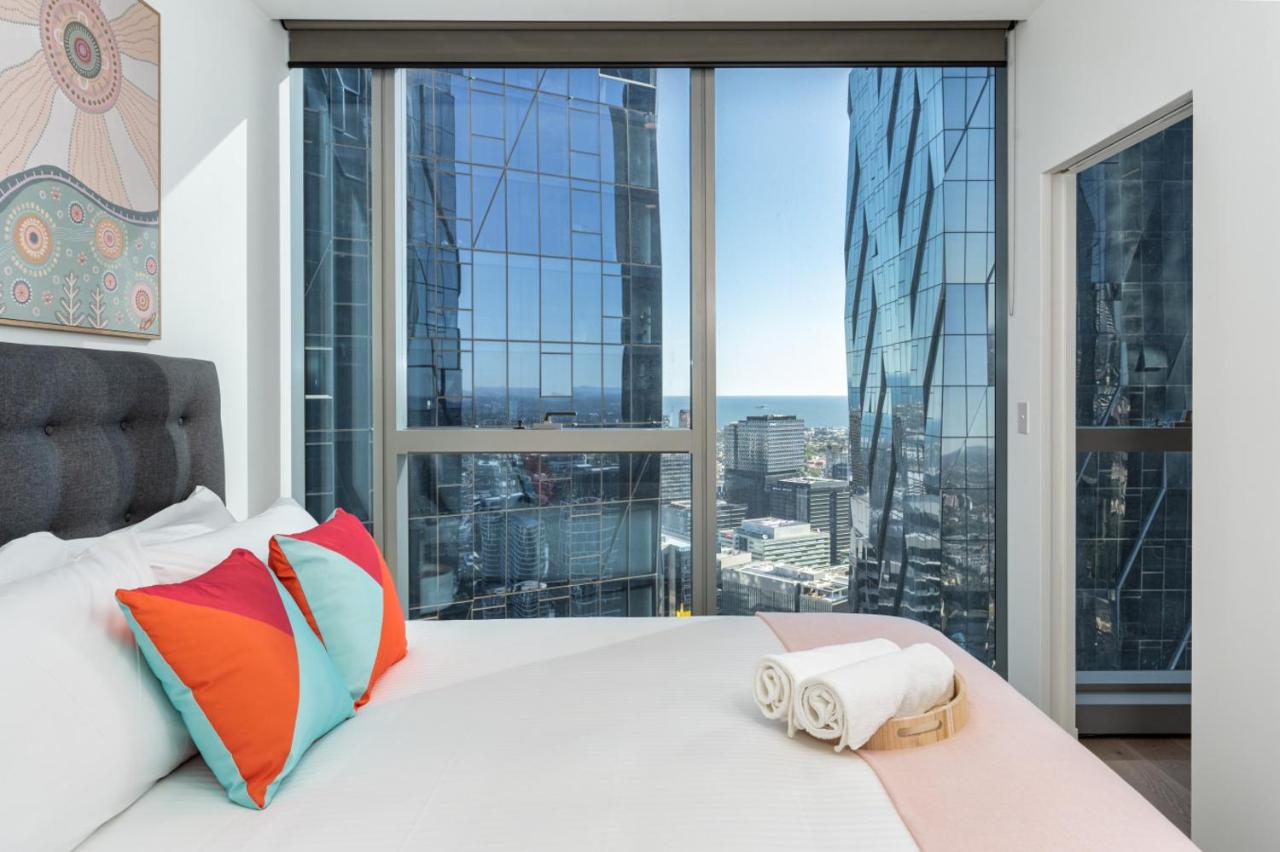 West Side Place 2BR with Pool Sauna Gym and Luxe Living - Bed and Breakfast Melbourne