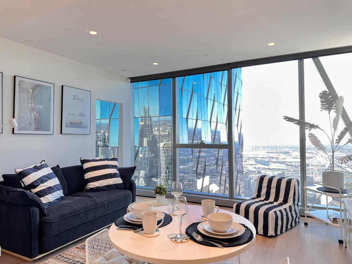 Brand New Lux Living West Side Place 2 Bedroooms with Pool Gym Sauna - Chambres d'hôtes Melbourne