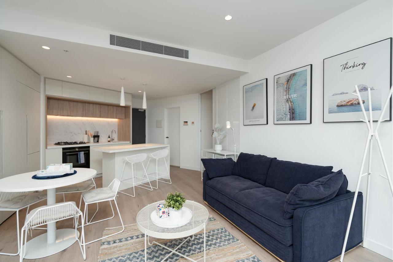 Brand New Lux Living West Side Place 2 Bedroooms with Pool Gym Sauna - Chambres d'hôtes Melbourne