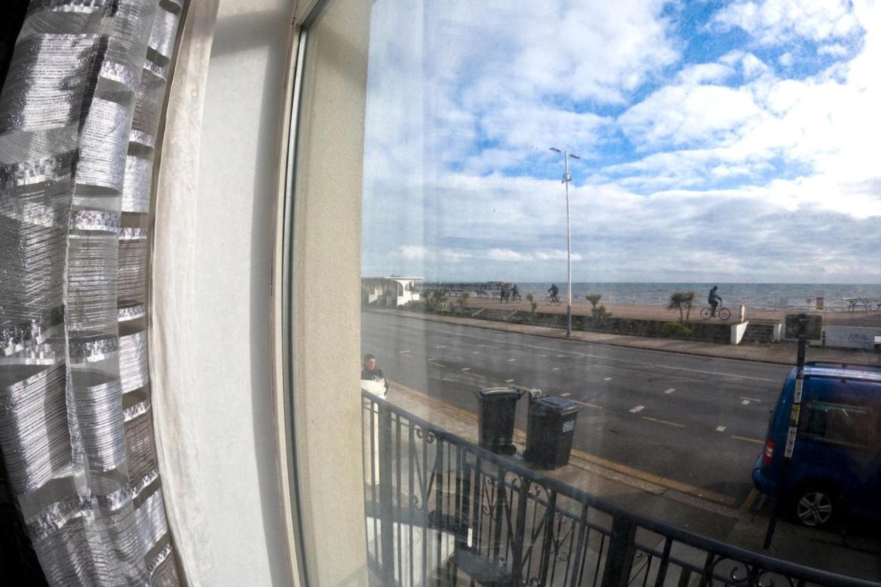 Golden Tides Seaside Retreat in Saint Leonards - B&B