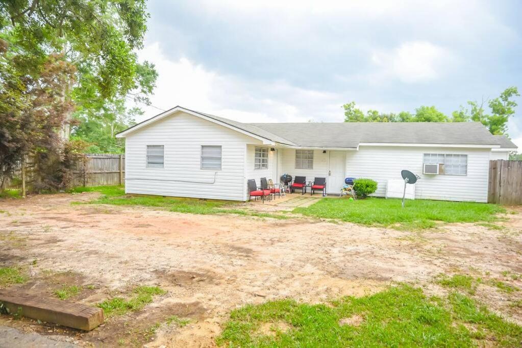 Bungalow near Main Street - #1 - B&B