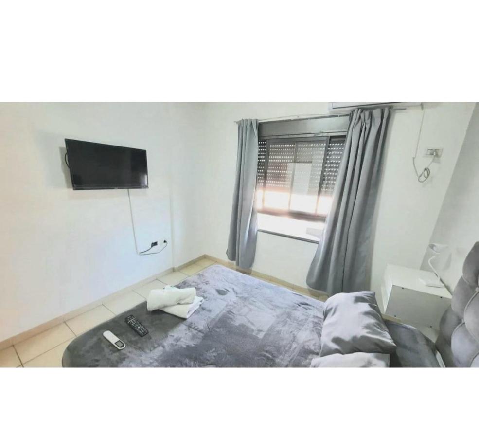 Departamento sobre Boulevard con cochera No apta para Camionetas - B&B Santa Fe