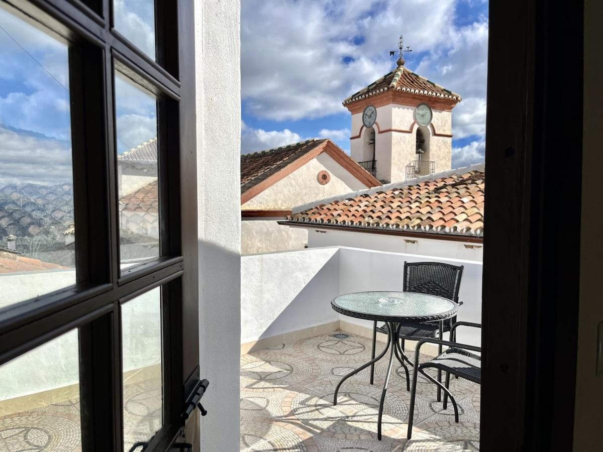 Casa Salome, Alojamiento con terraza y vistas al valle - B&B Benadalid