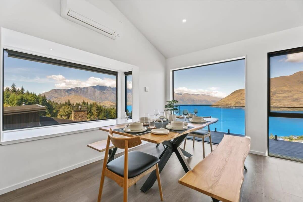 Lakeview Paradise On Wynyard NEW 4 Bedroom - B&B Queenstown