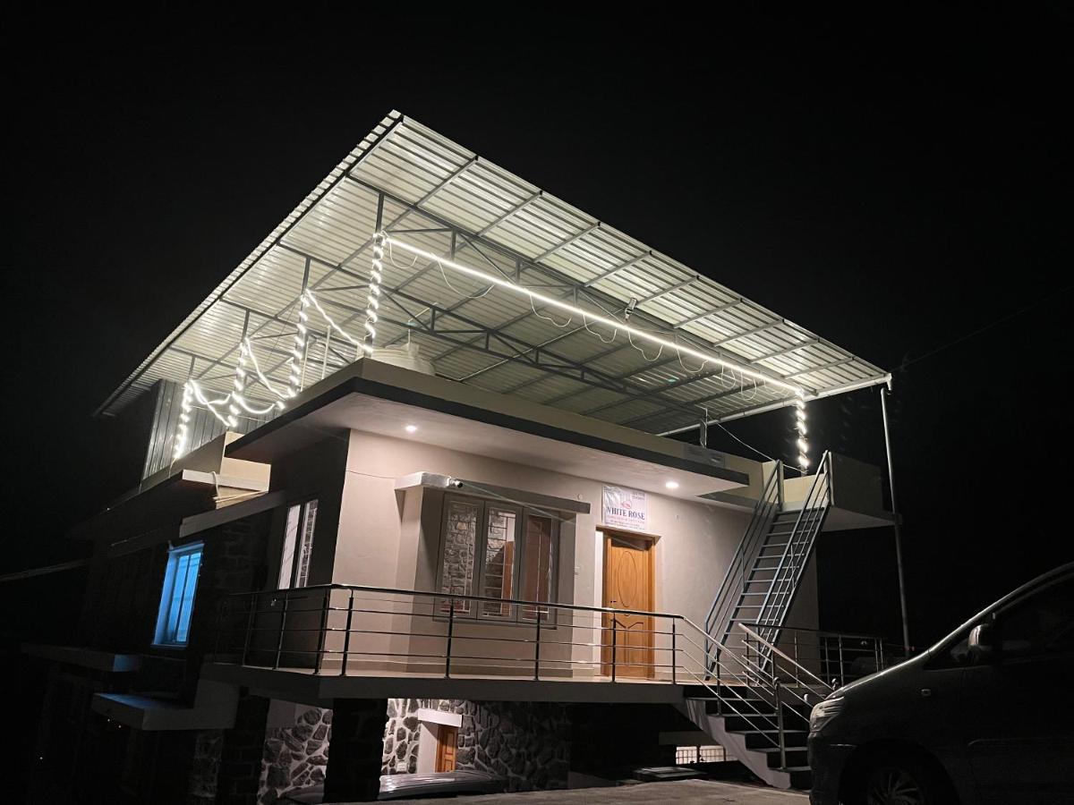 White Rose Homestay and Cottages - B&B