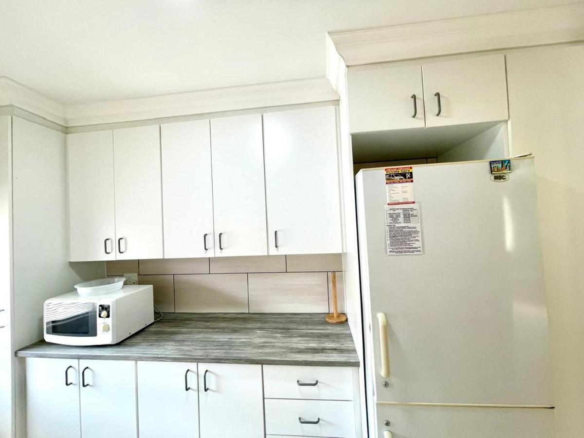 Deon's Place 2 - Bed and Breakfast