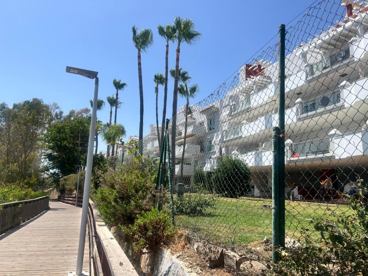 Estepona Beach Front Apartment with Stunning Sea Views - B&B Estepona