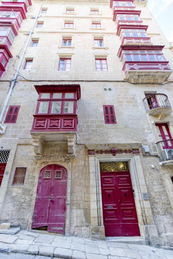 Cosy 1BR home in the heart of vibrant Valletta by 360 Estates - Ferienwohnung