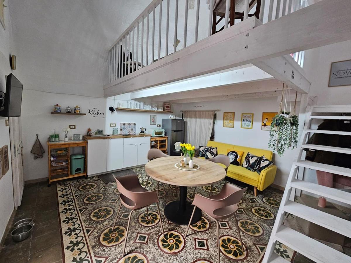 Lola's Home - old town - Purità beach - B&B
