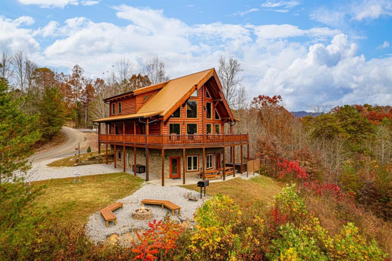 Ridge View Lodge - Nature and Mountain View - Hot tub - Firepit - Yard - Games - B&B