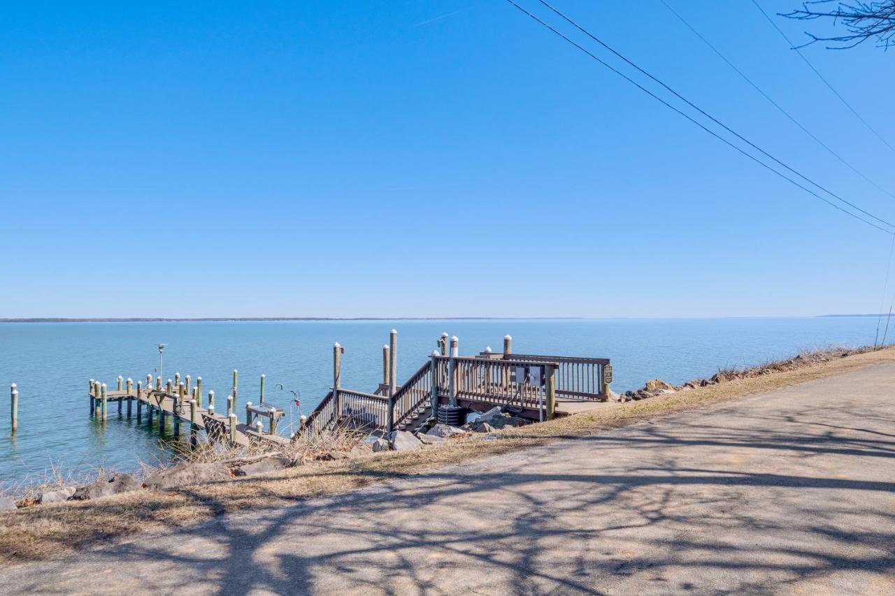 1 Mi to Colonial Beach Boardwalk Home with Fire Pit - Bed and Breakfast