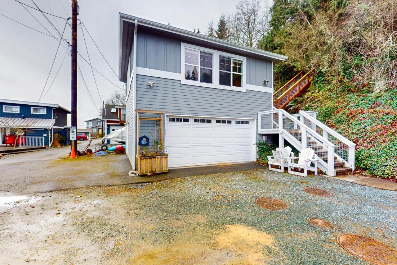 Tyee Shoreline Retreat B - B&B