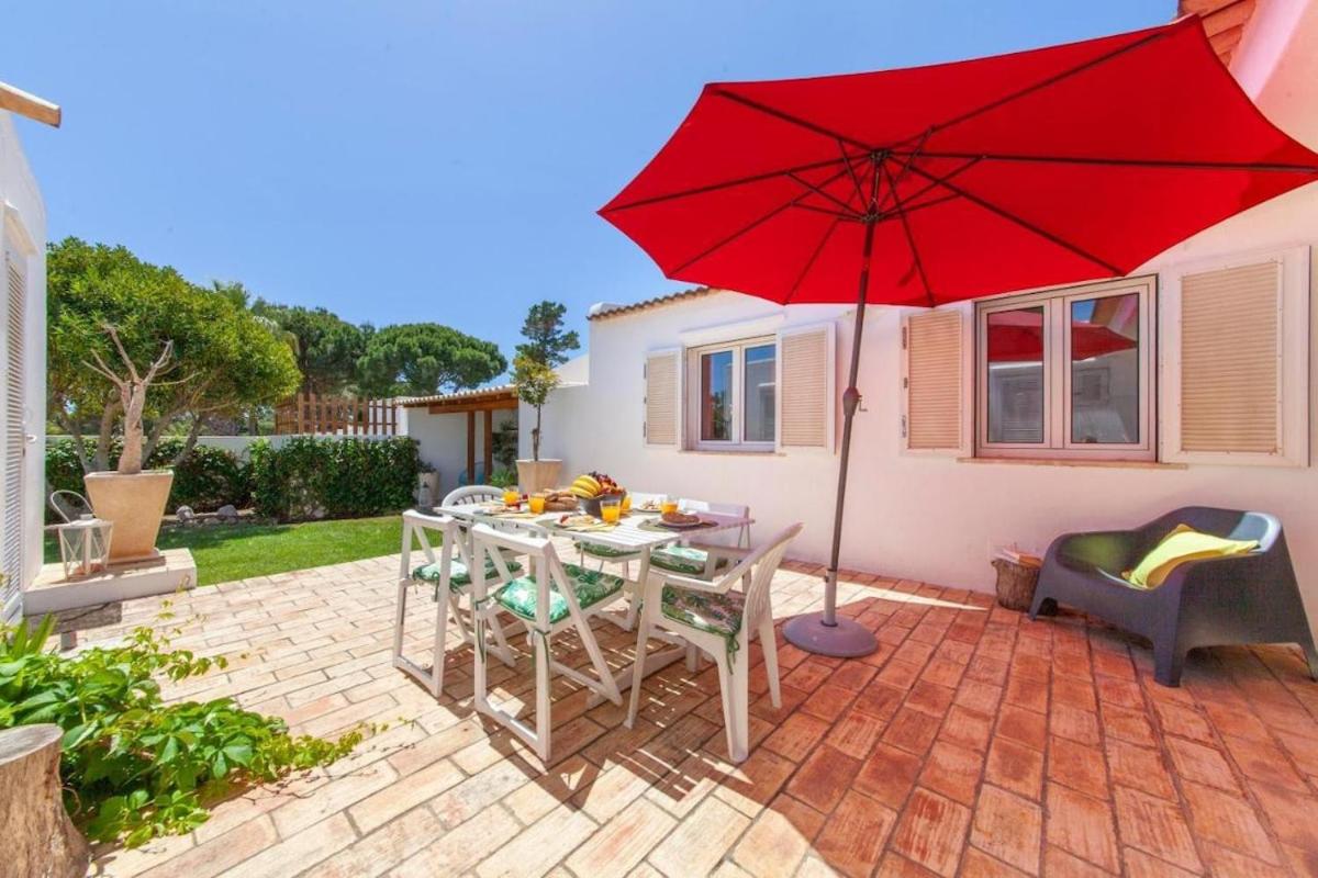 Villa Lori, pool, 5 min drive to beach in Albufeira - B&B Albufeira