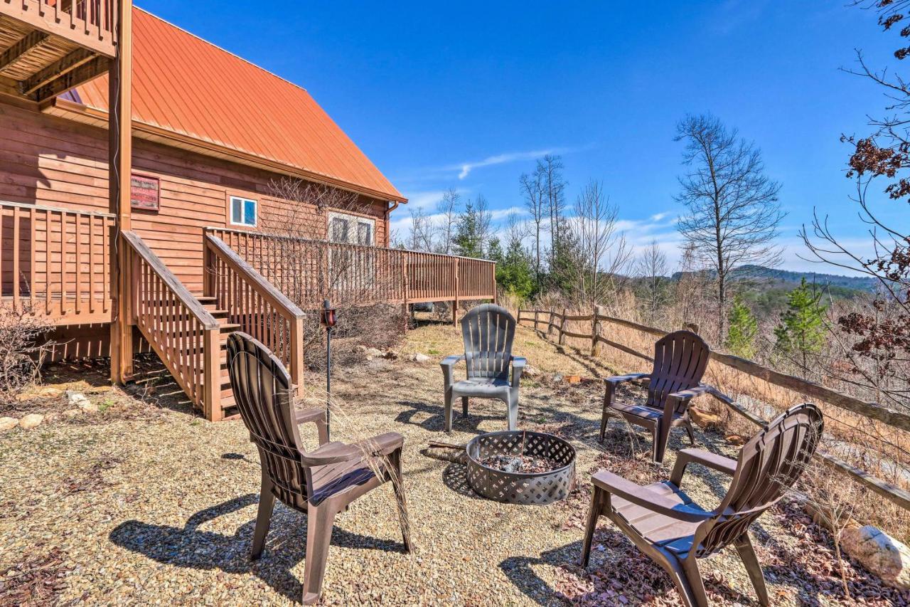Cozy Murphy Cabin Rental with Mountain Views! - B&B