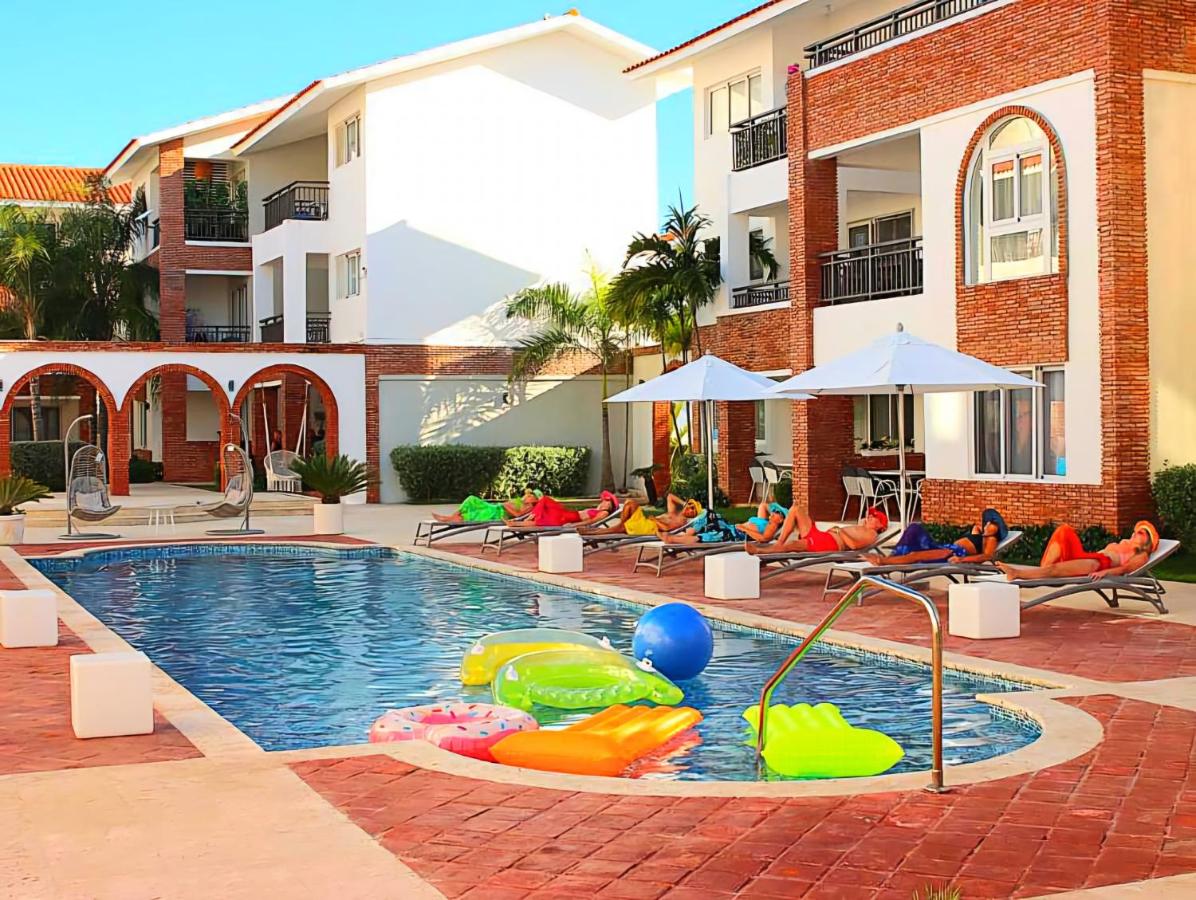 CARIBBEAN RAINBOW APARTMENTS WITH POOL - Beach, Bars & Services close by - B&B