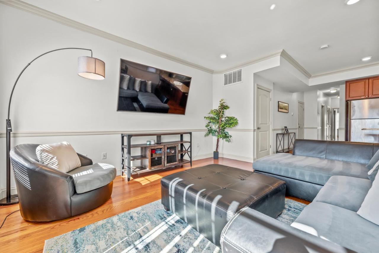 HUGE Cozy Jersey City Oasis with Double Balcony - 20 mins to NYC - B&B