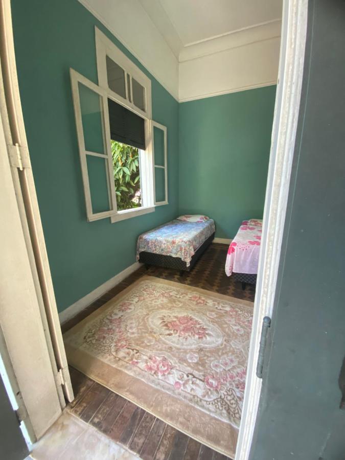 Camera Matrimoniale/Doppia con Letti Singoli con Bagno in Comune