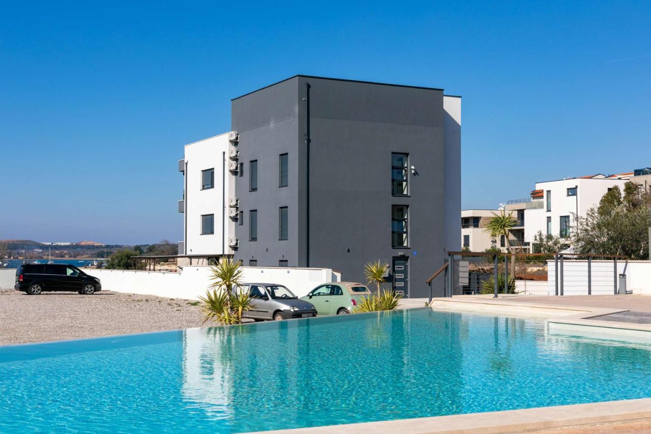 Sunset Bay apartment with pool in Medulin - B&B